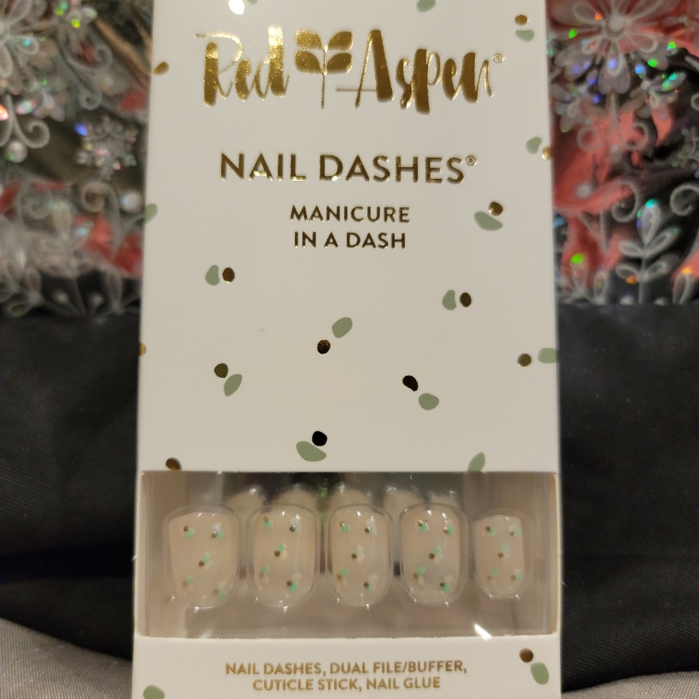 Red Aspen Nail Dashes 💅